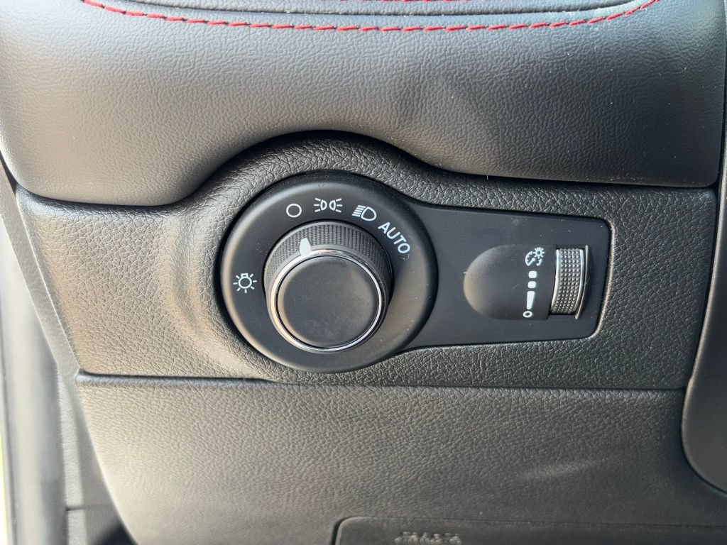 Used 2025 Dodge Durango GT RWD image 25