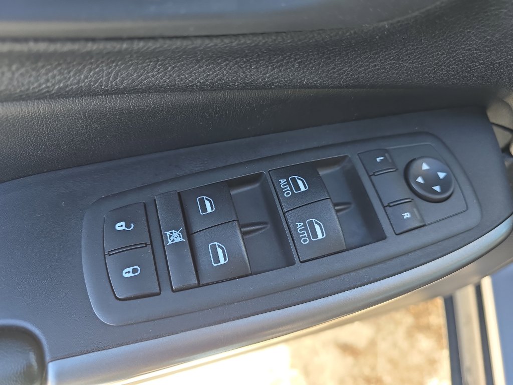 Used 2020 Jeep Cherokee Latitude Plus w/ Cold Weather Group image 11