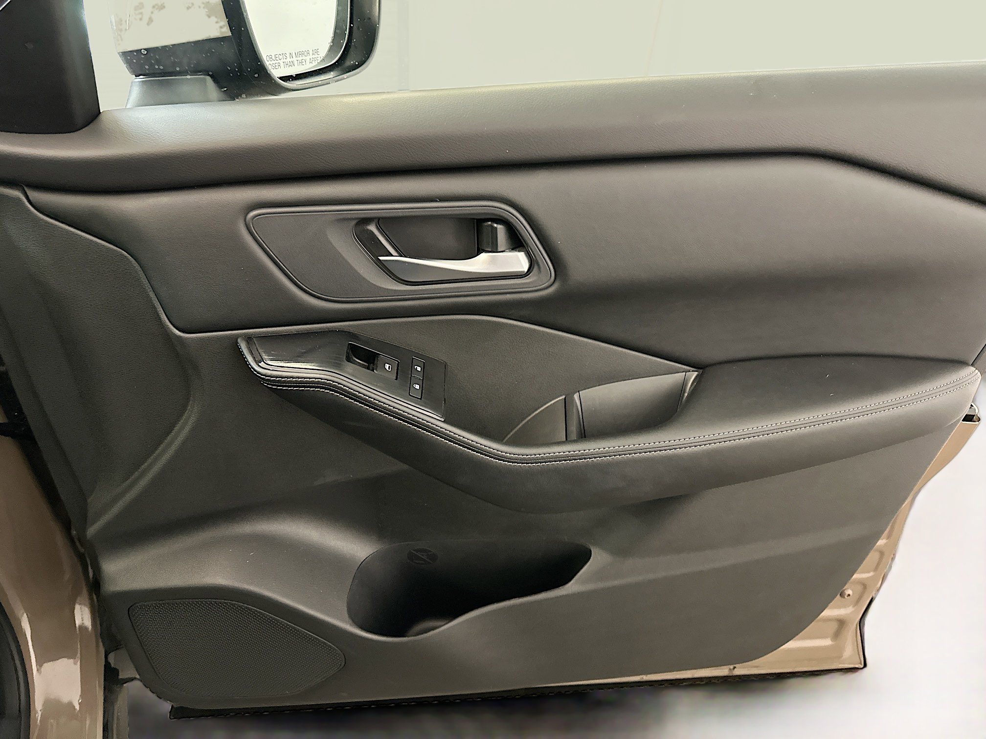 Used 2025 Nissan Rogue SV image 33