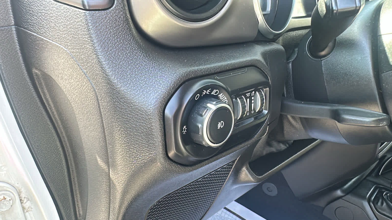 Used 2019 Jeep Wrangler Sport AWD/4WD image 25