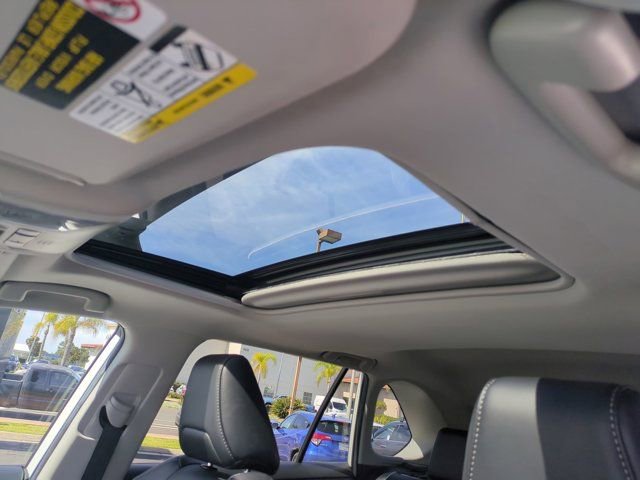 Used 2021 Toyota RAV4 XLE Premium image 25