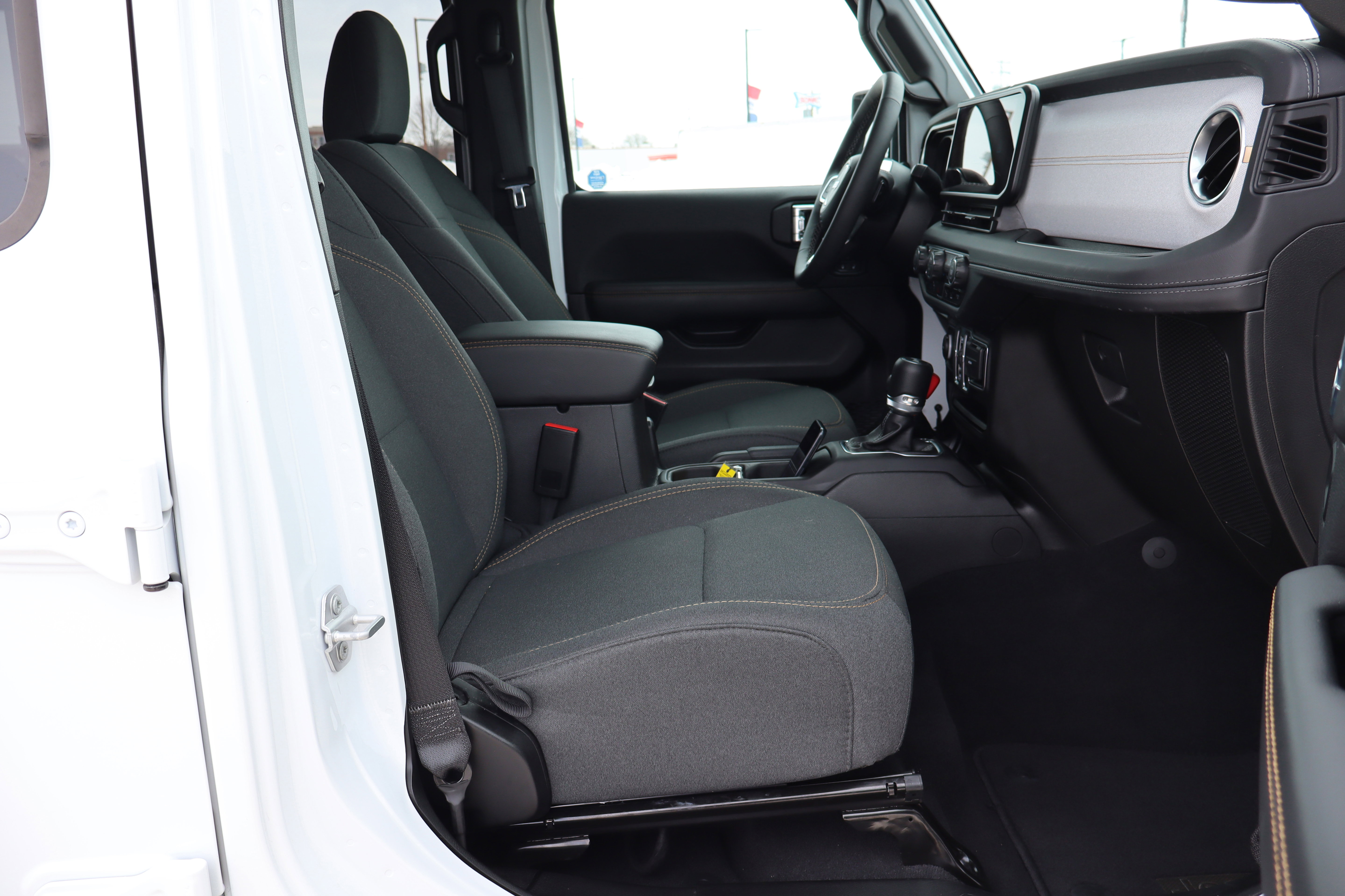 Used 2025 Jeep Wrangler Sahara w/ Safety Group image 13