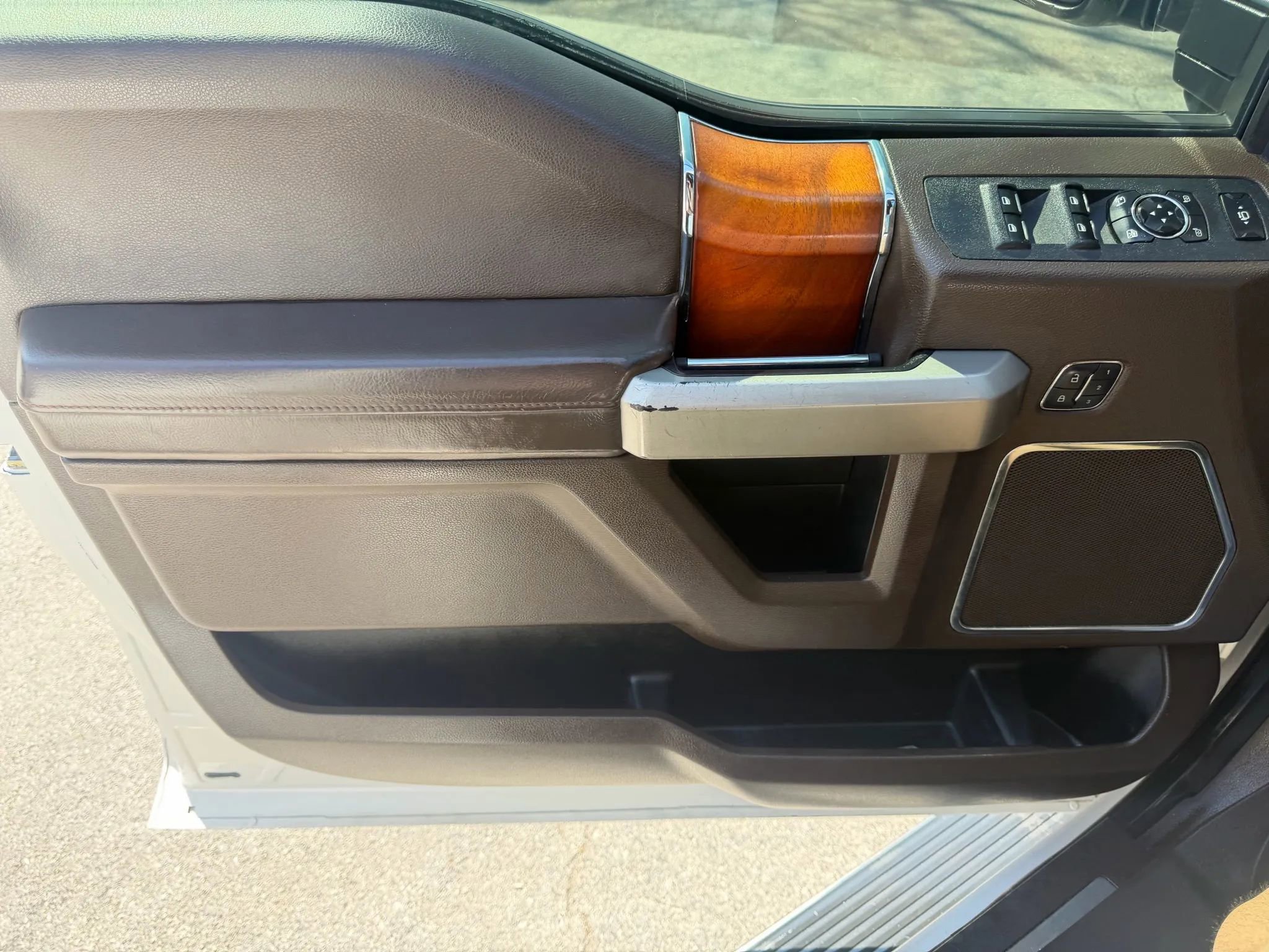 Used 2017 Ford F250 King Ranch w/ King Ranch Ultimate Package AWD/4WD image 16