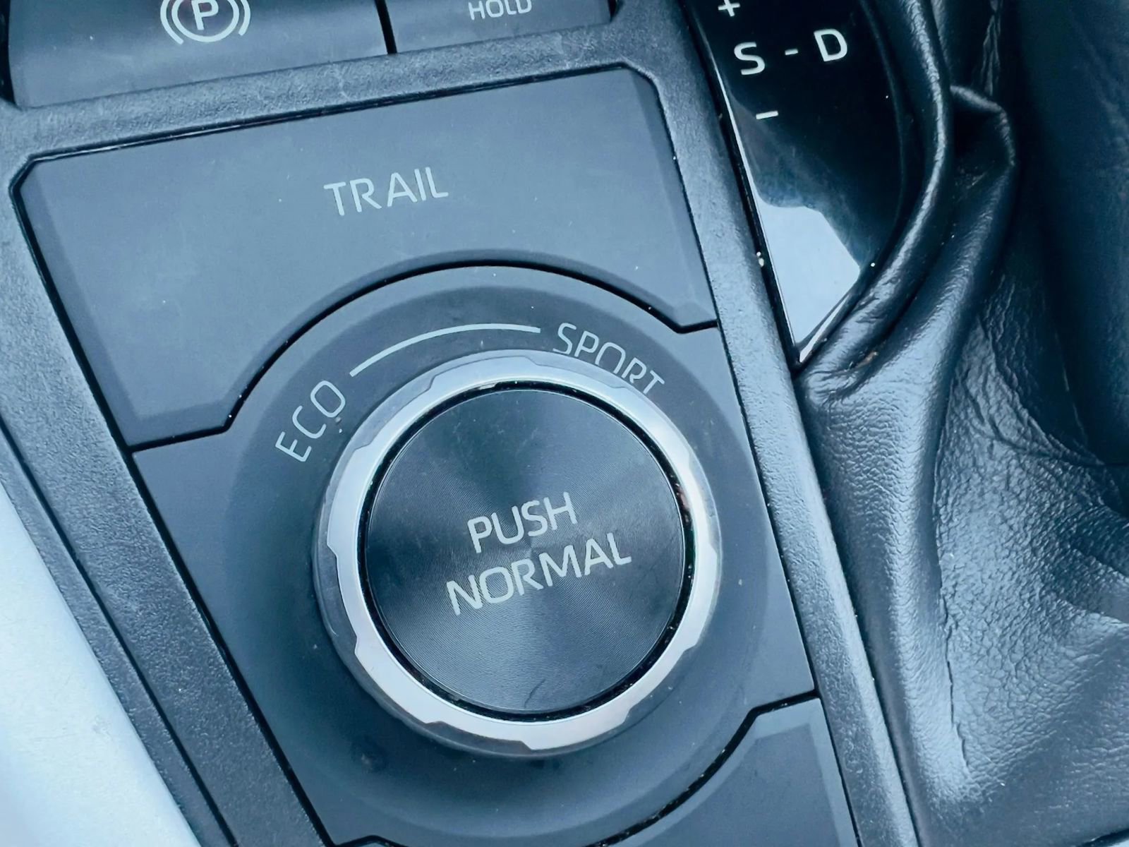 Used 2020 Toyota RAV4 LE w/ All Weather Liner Package image 31