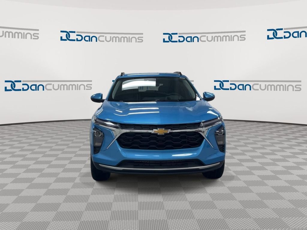 Used 2025 Chevrolet Trax LT w/ Driver Confidence Package image 3