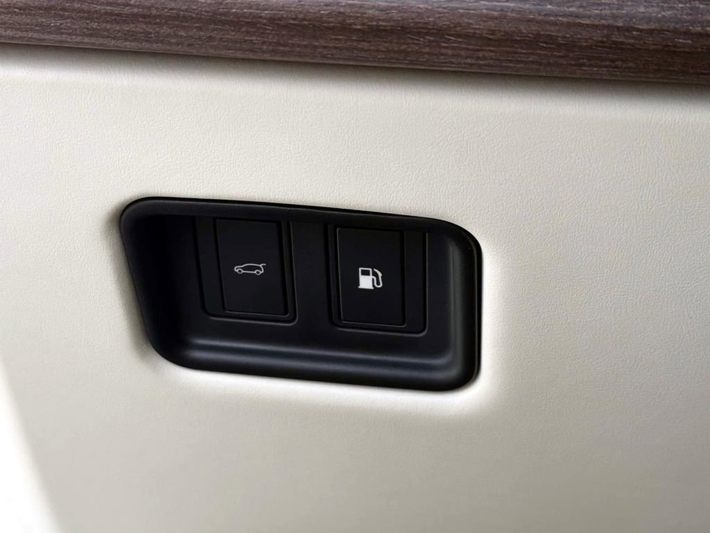 New 2026 Land Rover Range Rover SE image 32