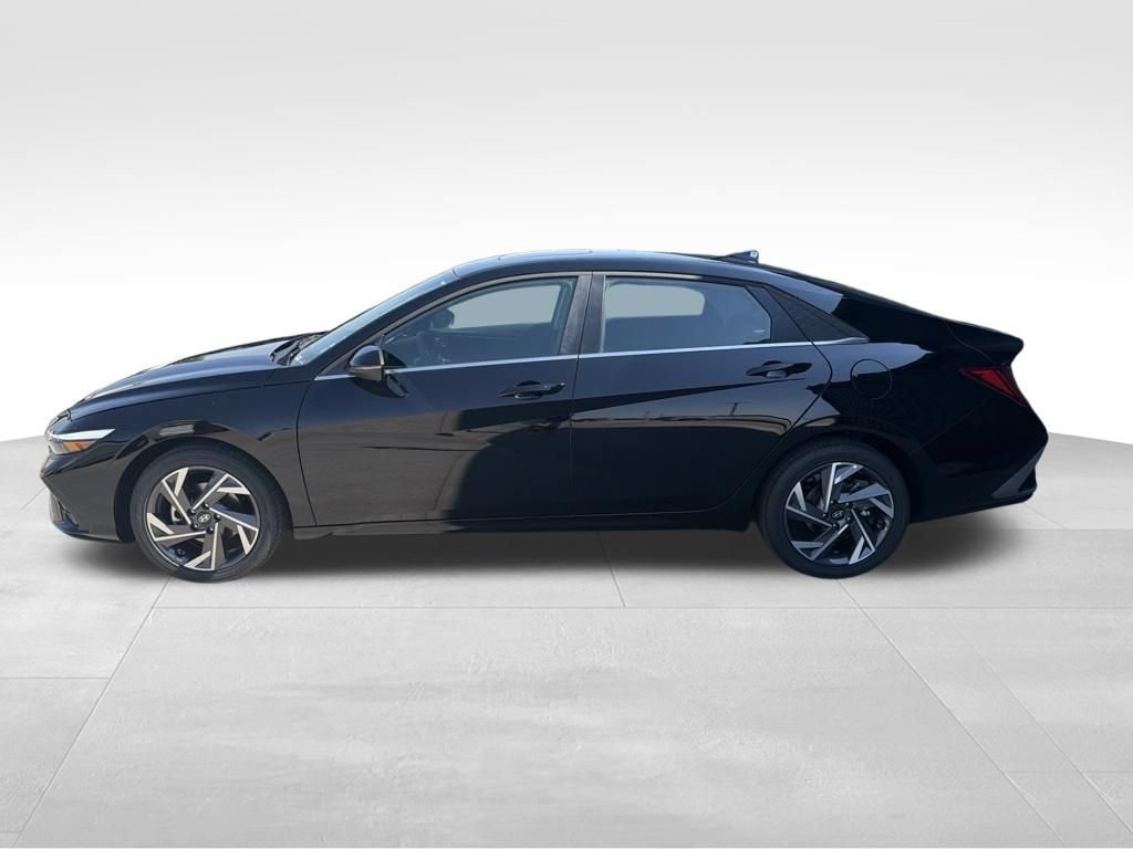 New 2026 Hyundai Elantra Limited FWD image 2