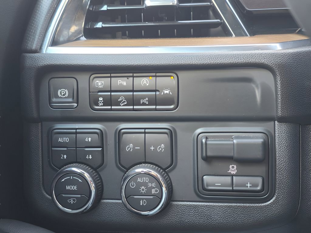 Used 2025 Chevrolet Suburban High Country image 29