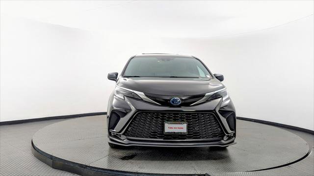 Used 2022 Toyota Sienna XSE w/ XSE Plus Package image 11