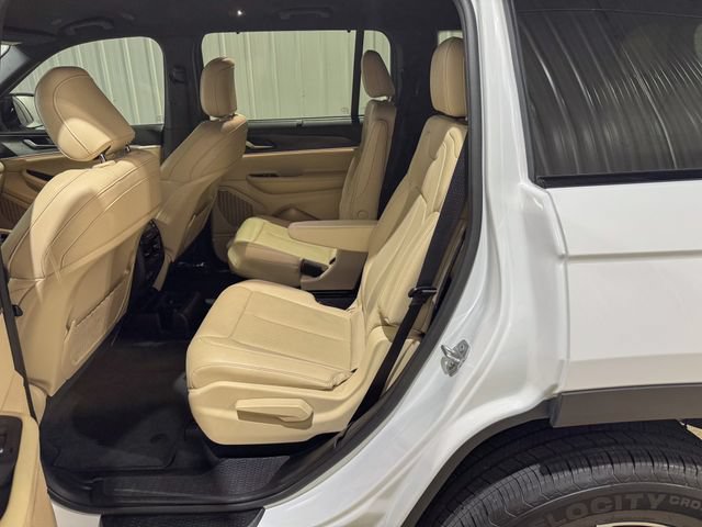 Used 2023 Jeep Grand Cherokee L Limited w/ Luxury Tech Group II AWD/4WD image 22