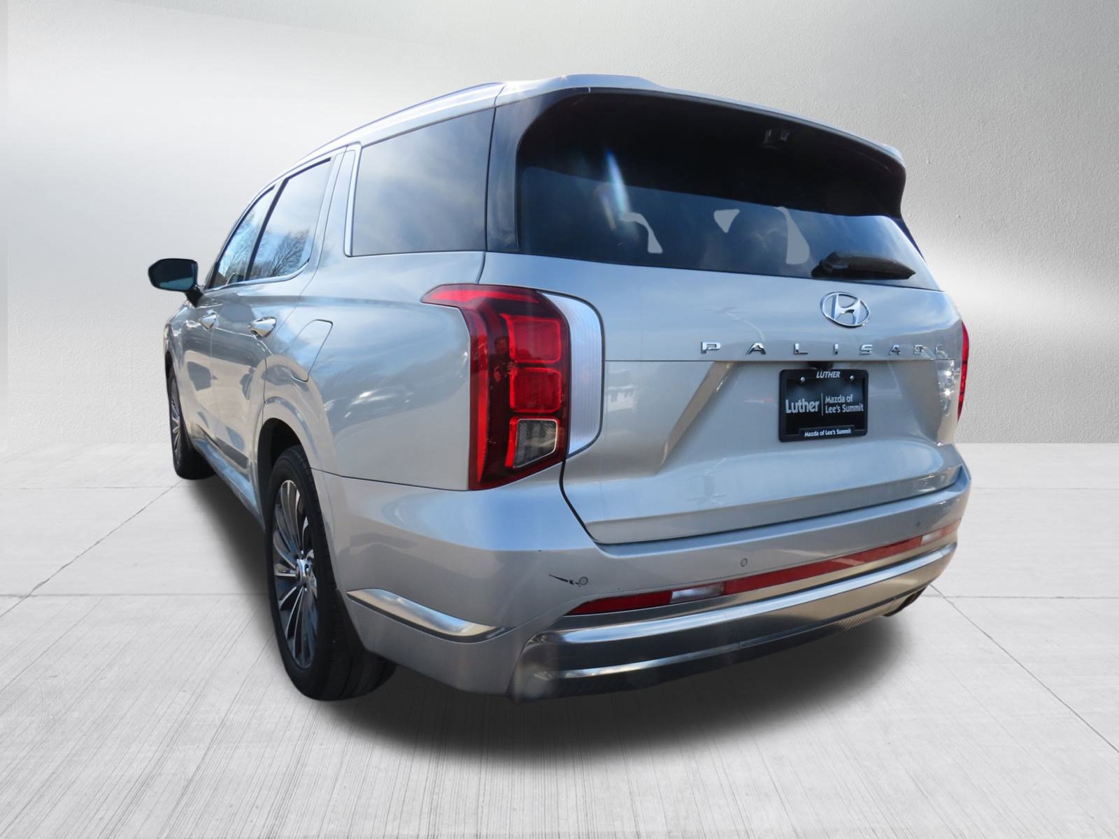 Used 2023 Hyundai Palisade Calligraphy image 5