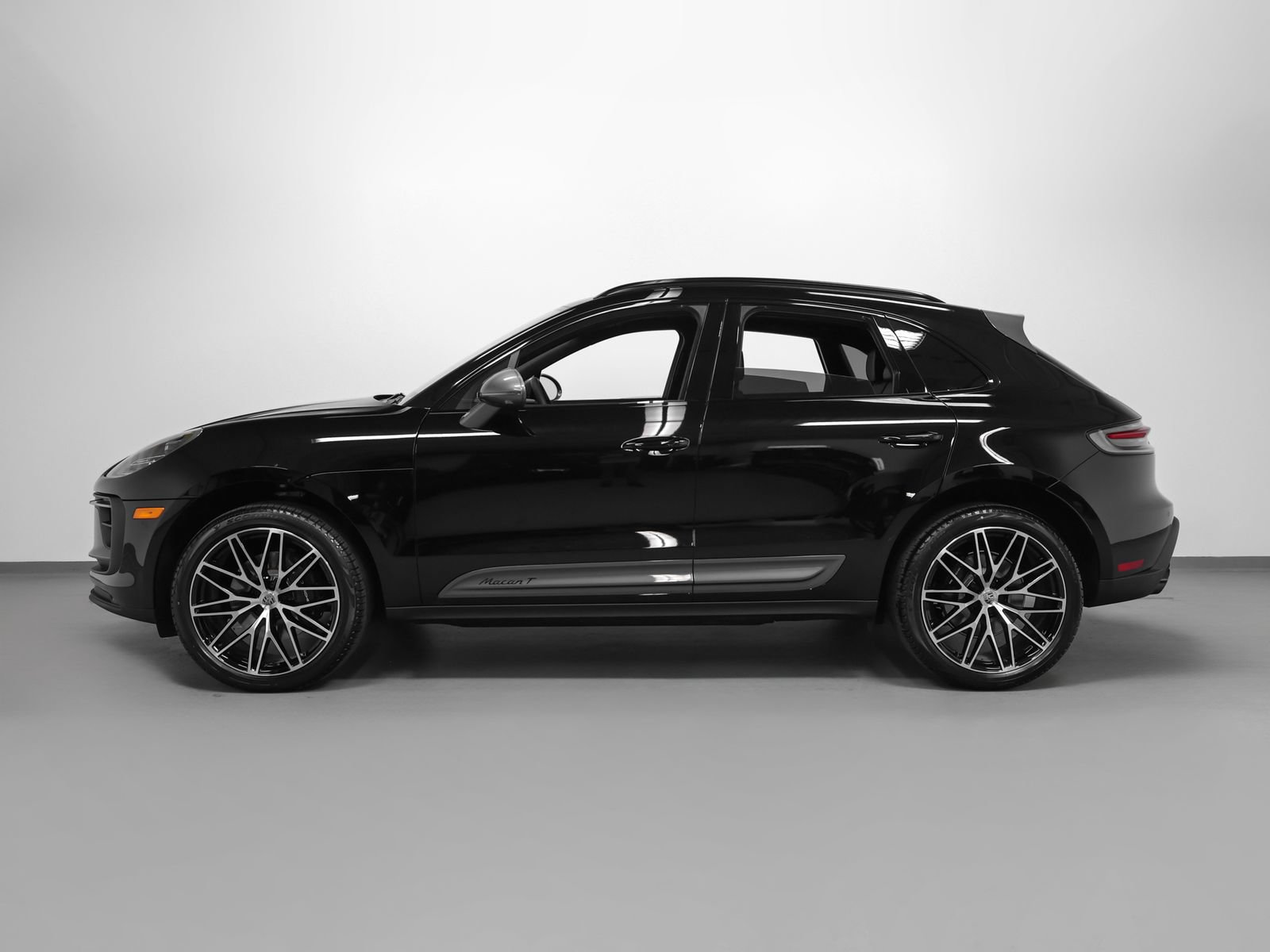 New 2026 Porsche Macan Turbo AWD/4WD image 2