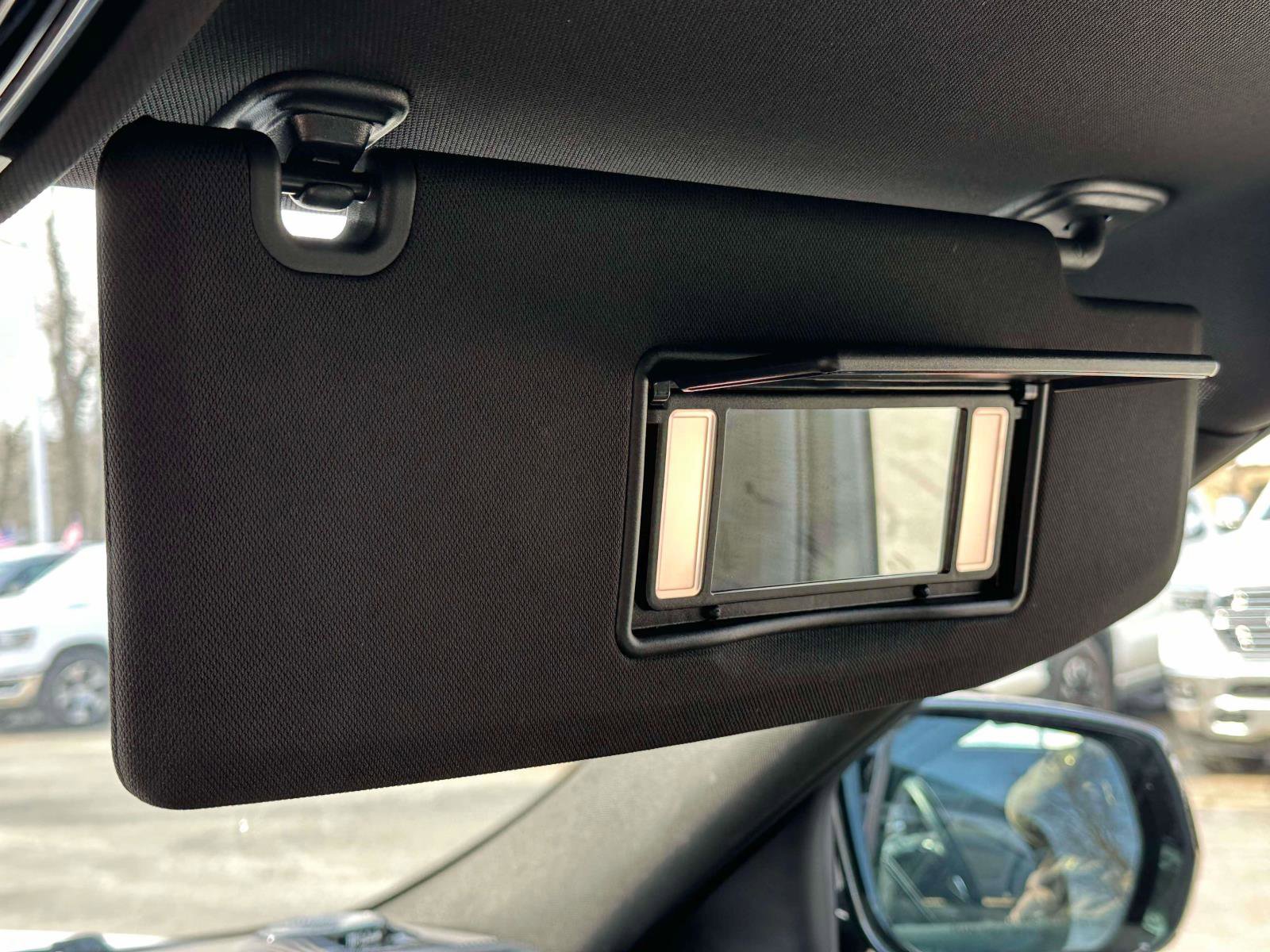 Used 2022 Jeep Grand Cherokee Overland w/ Luxury Tech Group IV image 30