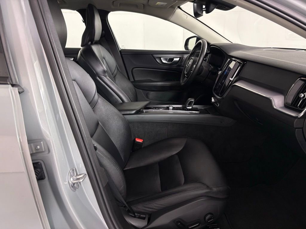 Used 2024 Volvo S60 B5 Core image 39