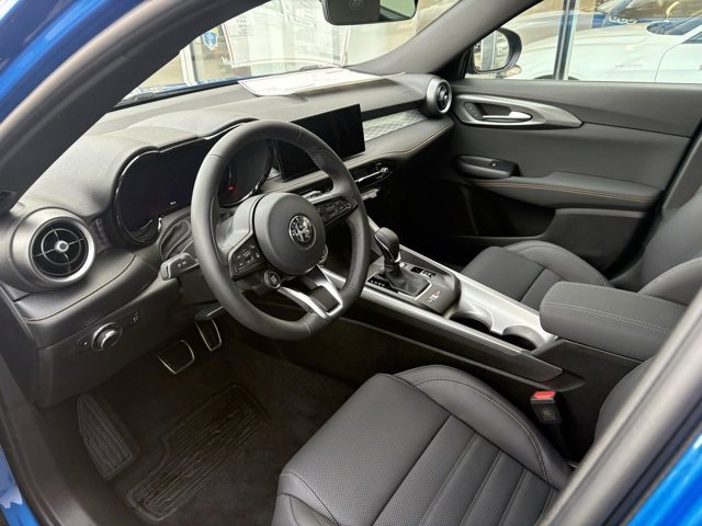 New 2025 Alfa Romeo Tonale w/ Premium Package image 9