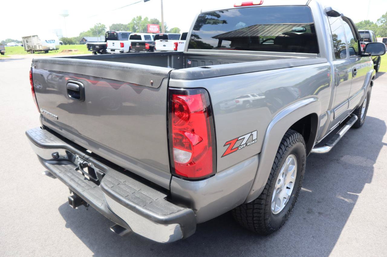 Used 2006 Chevrolet Silverado 1500 LT w/ Onstar Plus Package AWD/4WD image 5