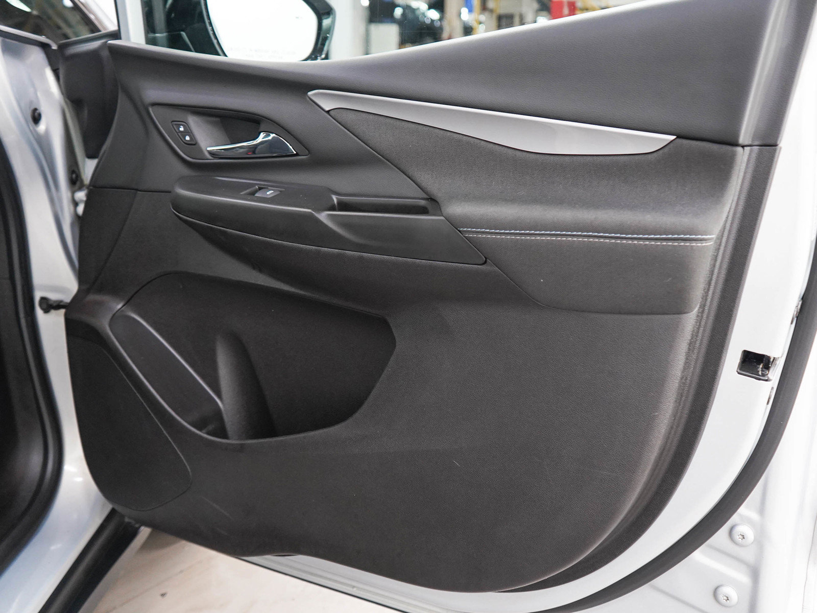 Used 2023 Chevrolet Bolt LT w/ Driver Confidence Package FWD image 11