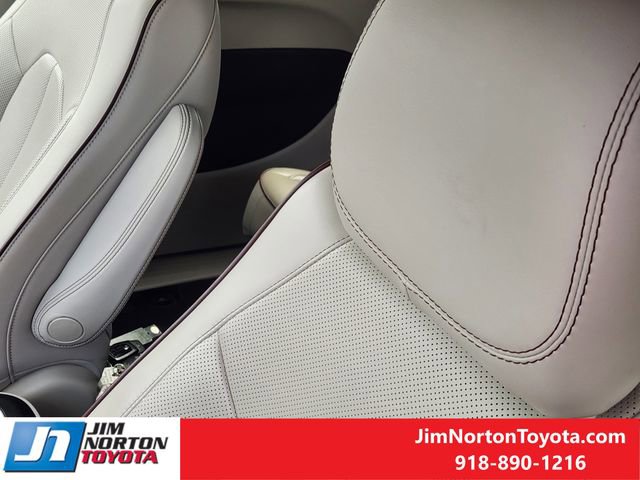 Used 2019 Chrysler Pacifica Limited w/ Tire & Wheel Group image 16