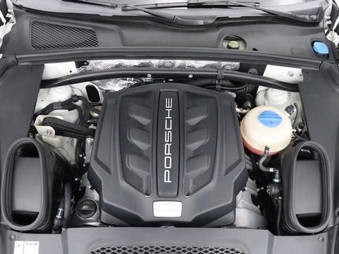 Used 2017 Porsche Macan S image 12