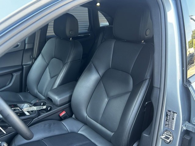 Certified 2025 Porsche Macan image 5