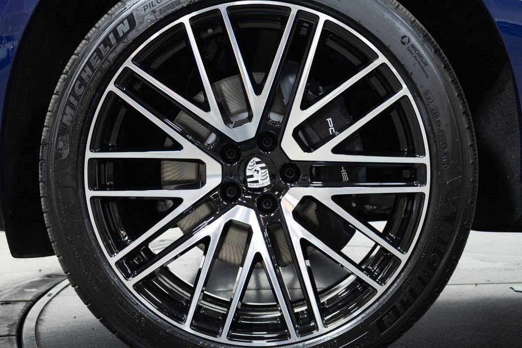 Certified 2025 Porsche Macan image 25