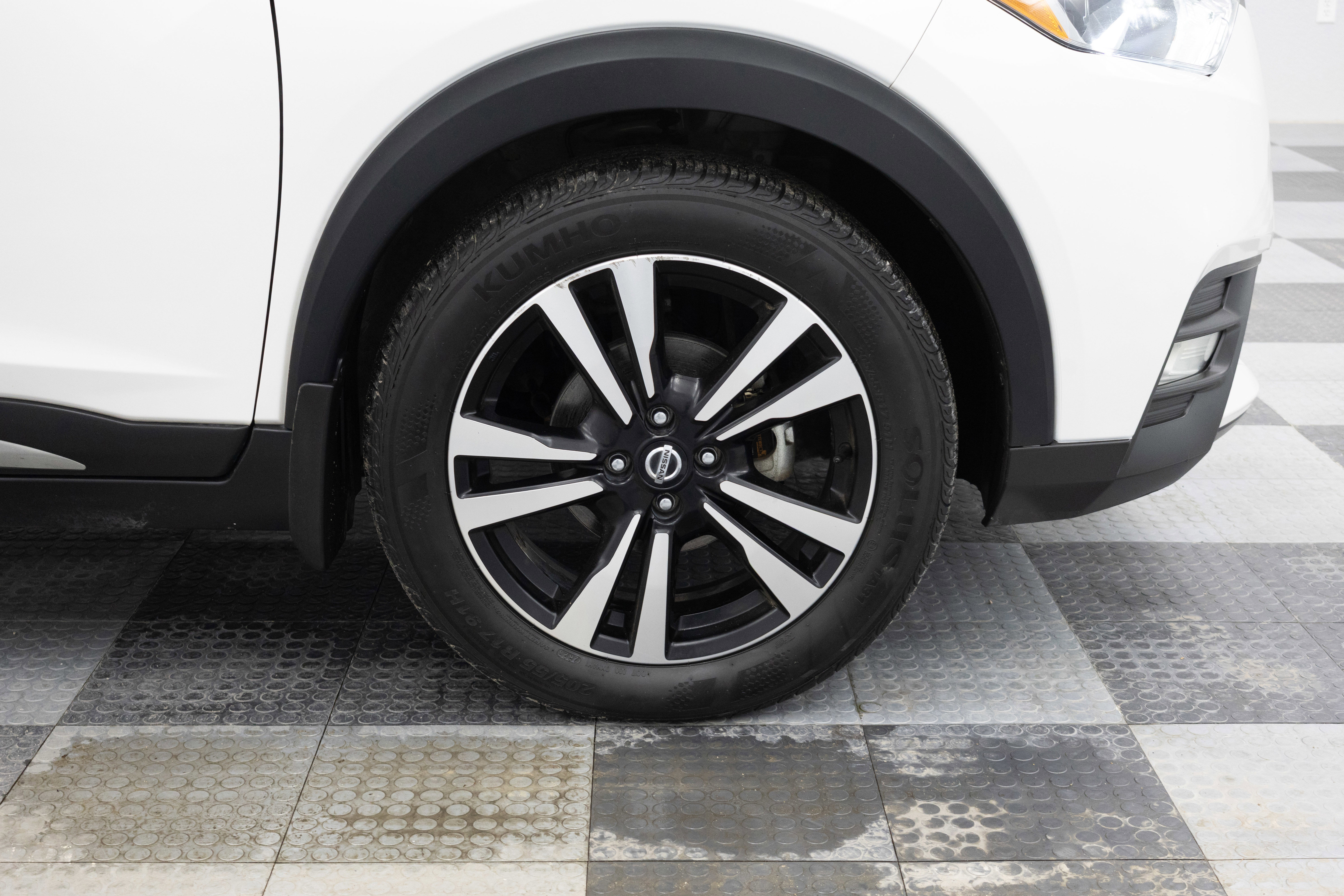 Used 2020 Nissan Kicks SR w/ SR Premium Package image 12