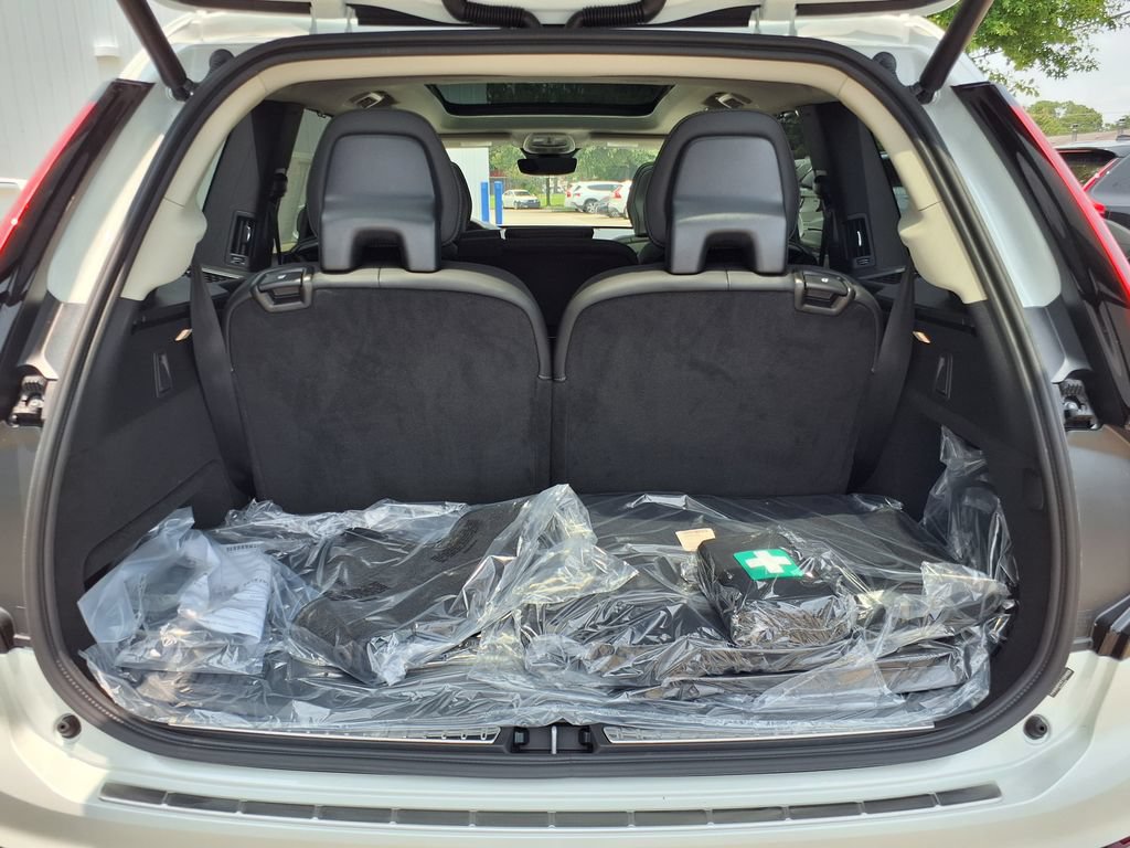 New 2026 Volvo XC90 T8 Ultra w/ Protection Package Premier AWD/4WD image 9