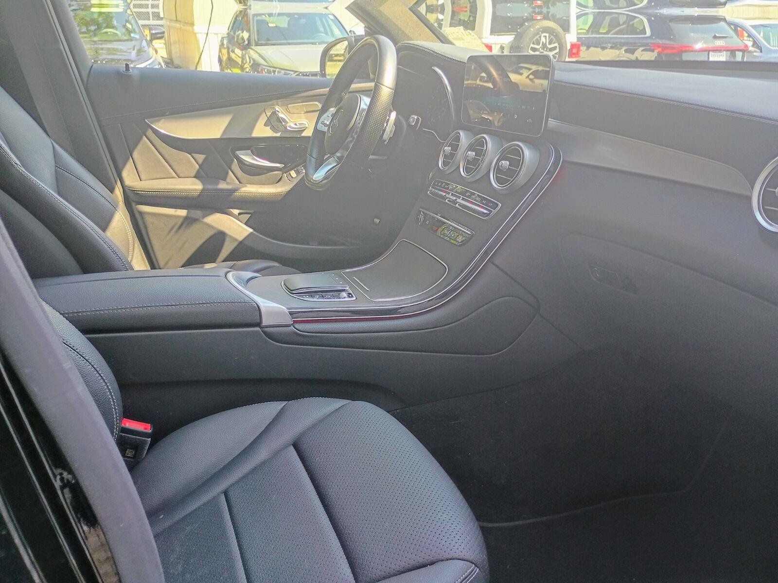 Used 2023 Mercedes-Benz GLC 300 4MATIC Coupe image 7