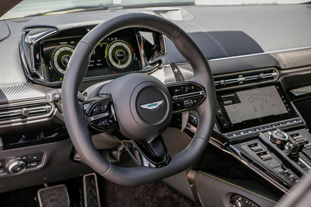 New 2025 Aston Martin V8 Vantage Coupe RWD image 15