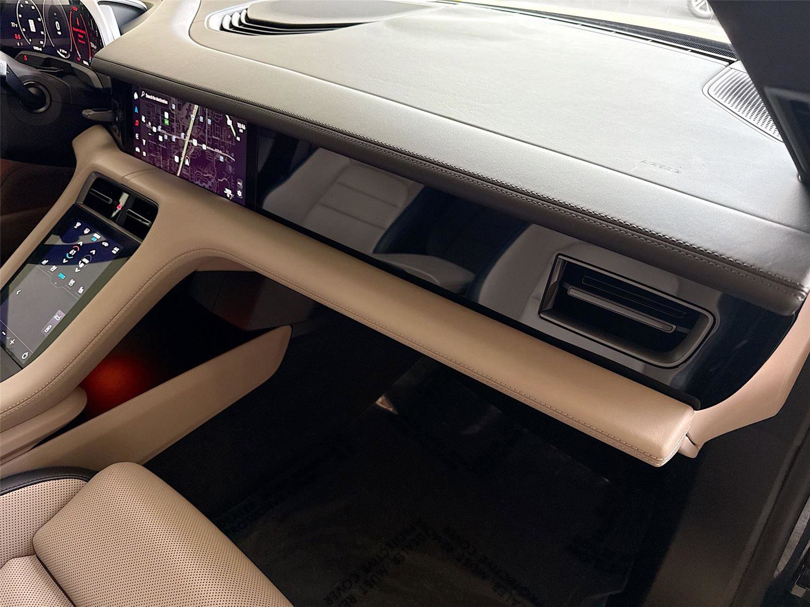 Used 2025 Porsche Taycan image 30