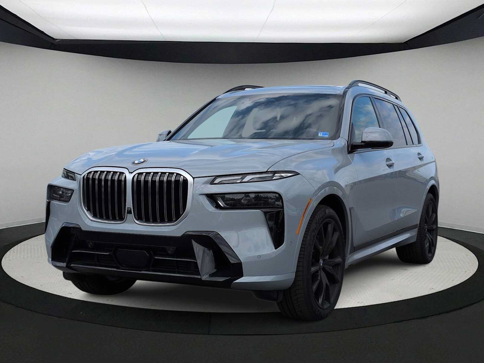Used 2026 BMW X7 xDrive40i w/ M Sport Package AWD/4WD image 4