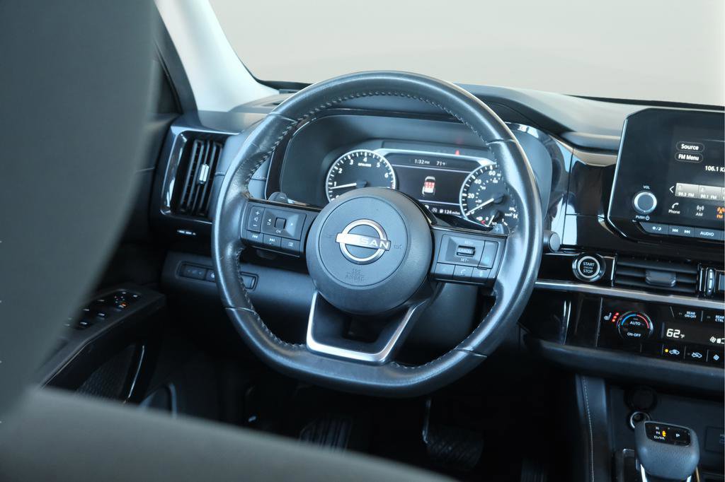Used 2023 Nissan Pathfinder SV image 10