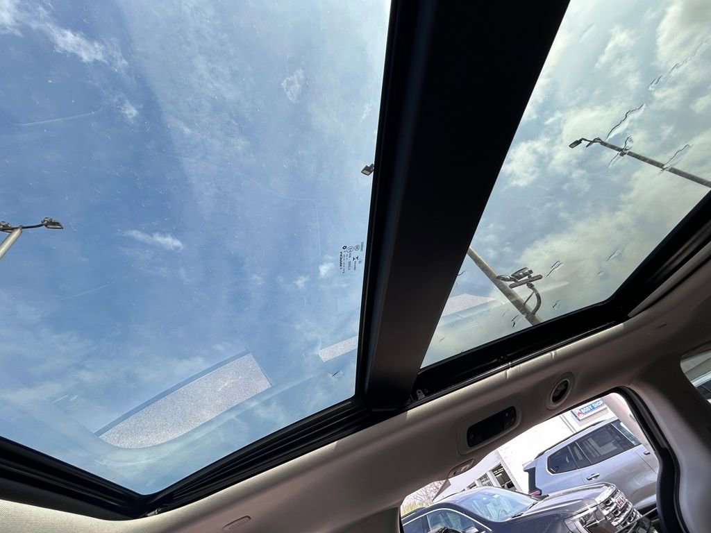 Used 2022 Chrysler Pacifica Limited FWD image 19