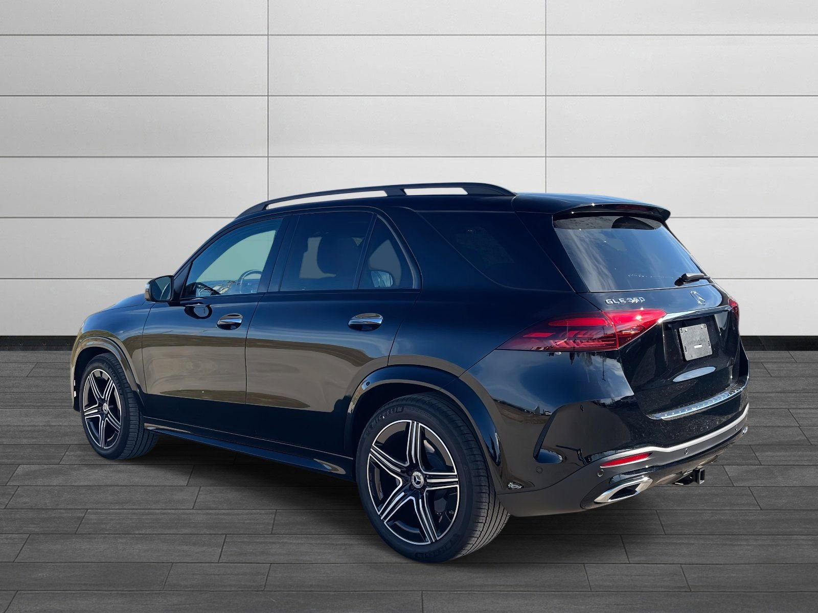 Used 2025 Mercedes-Benz GLE 350 4MATIC image 4