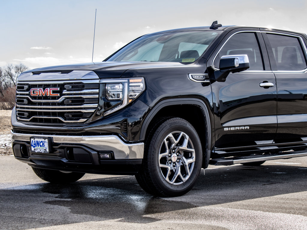 Used 2025 GMC Sierra 1500 SLT w/ SLT Premium Package image 16