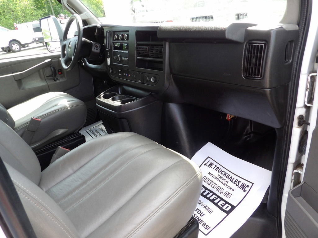 Used 2021 GMC Savana 3500 Extended w/ Power Convenience Package RWD image 27