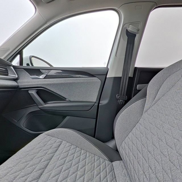 Used 2025 Volkswagen Tiguan S image 27