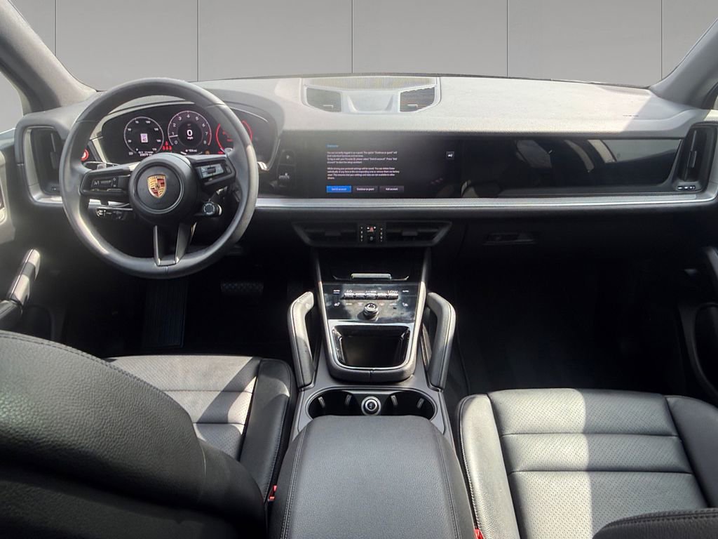 Used 2025 Porsche Cayenne image 12