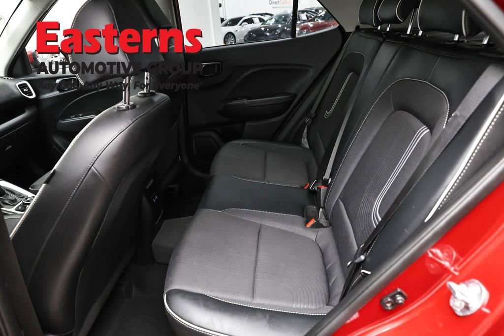 Used 2024 Hyundai Venue Limited image 21