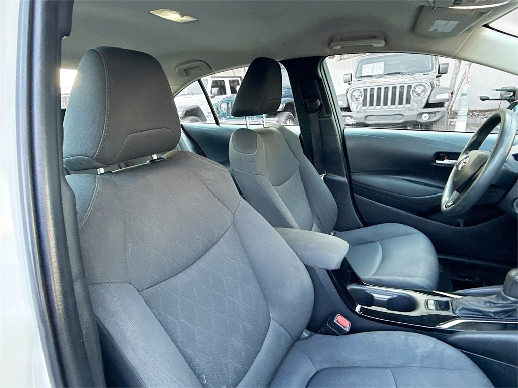 Used 2021 Toyota Corolla LE image 30