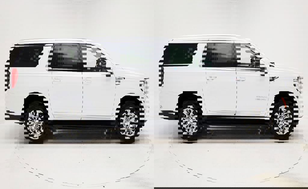 Used 2025 GMC Yukon XL Denali image 3