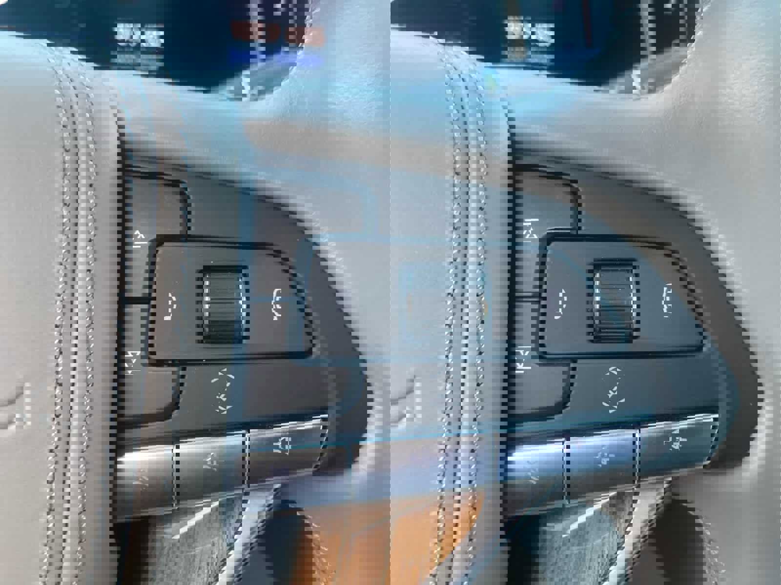 Used 2021 Cadillac Escalade ESV Premium Luxury Platinum image 28