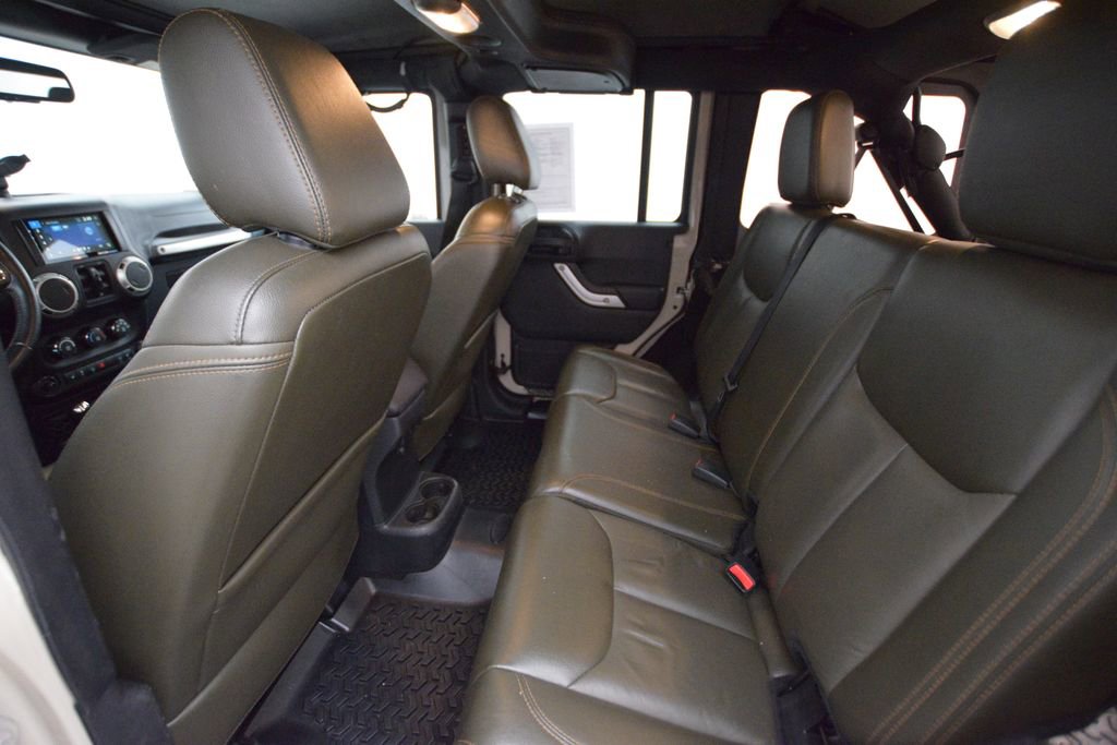 Used 2016 Jeep Wrangler Unlimited Sahara image 12
