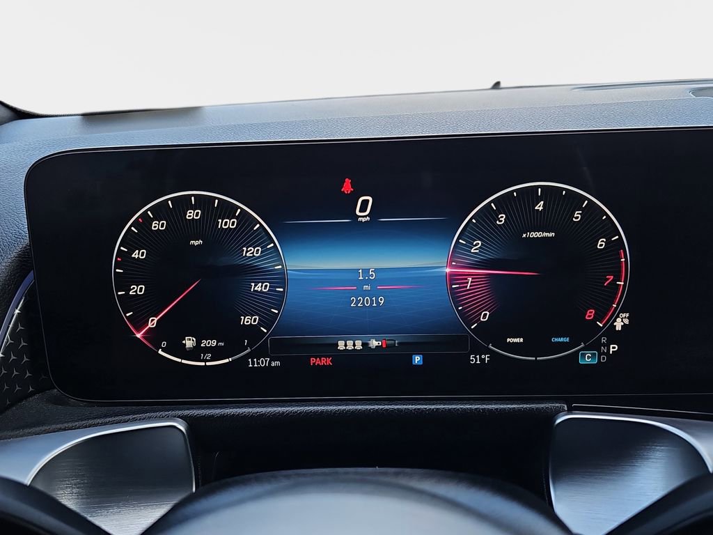 Used 2025 Mercedes-Benz GLB 250 4MATIC image 23