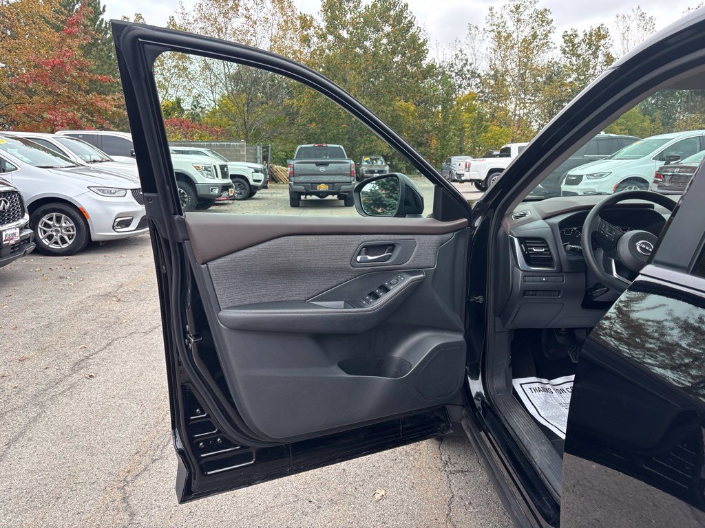 Certified 2022 Nissan Rogue SV AWD/4WD image 16