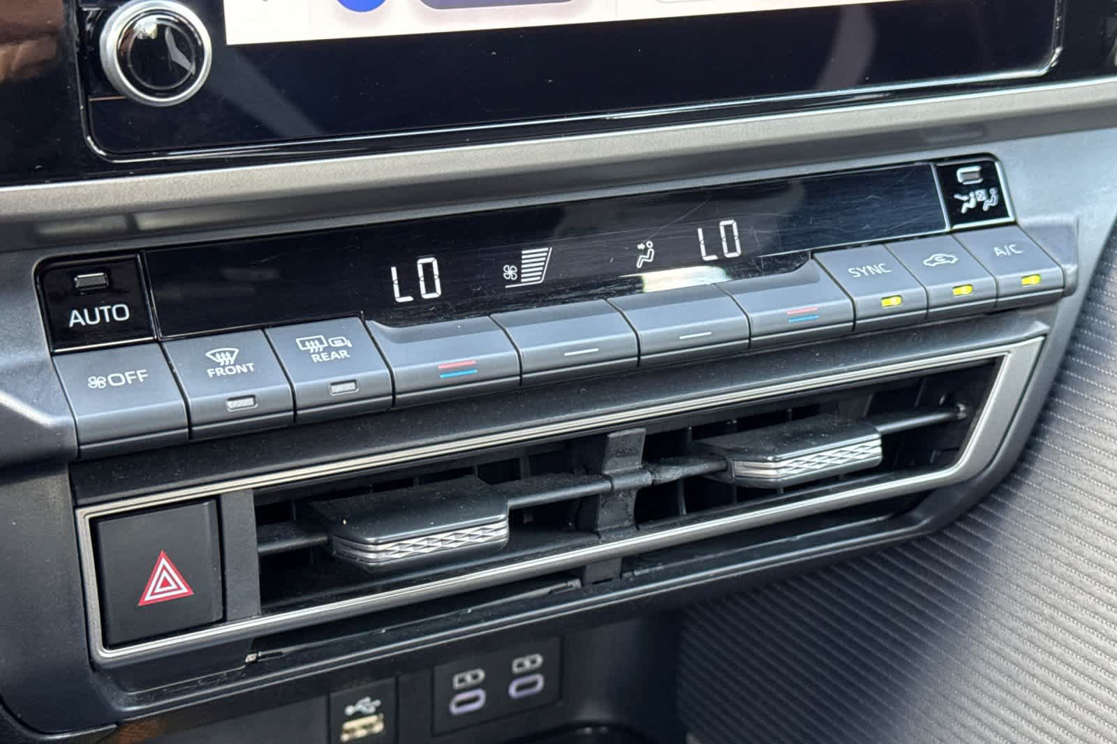 Used 2025 Toyota Camry SE FWD image 19