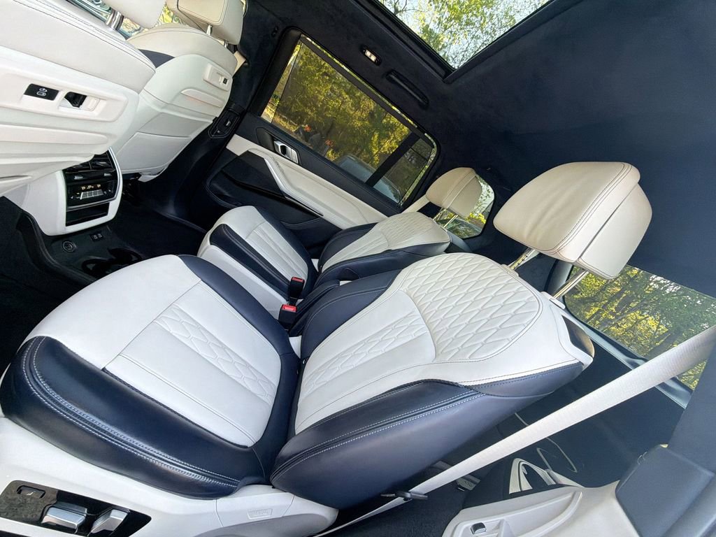 Used 2022 BMW X7 xDrive40i w/ Executive Package AWD/4WD image 25