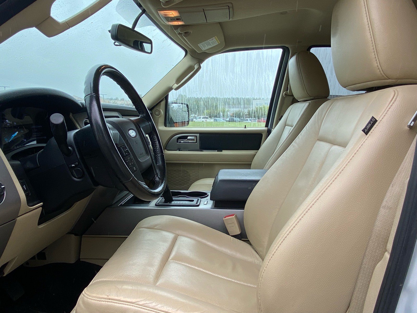 Used 2017 Ford Expedition XLT w/ Equipment Group 202A AWD/4WD image 8