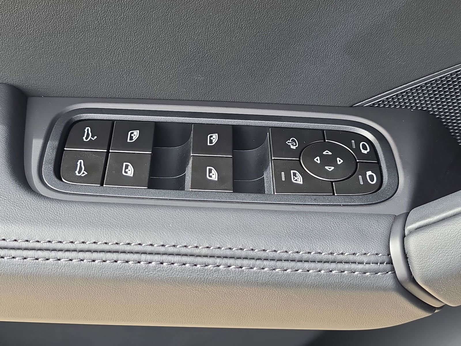 New 2026 Porsche Cayenne S image 20