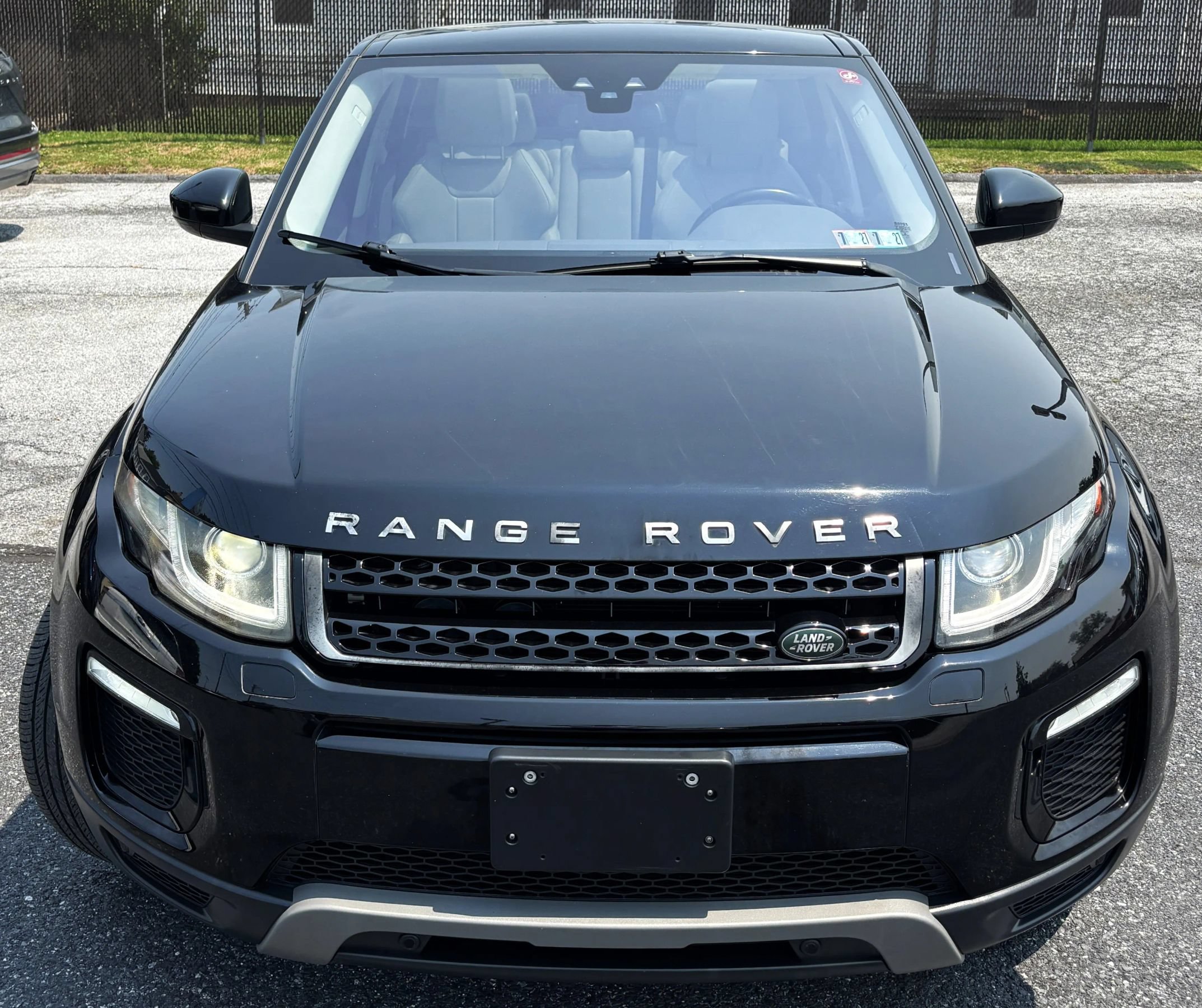 Used 2018 Land Rover Range Rover Evoque SE AWD/4WD image 2